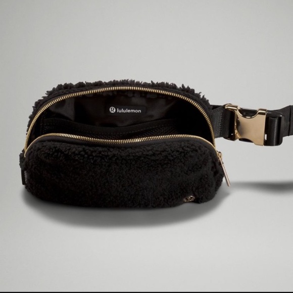 NWT Lululemon Everywhere Fleece Belt Bag - Picture 3 of 6